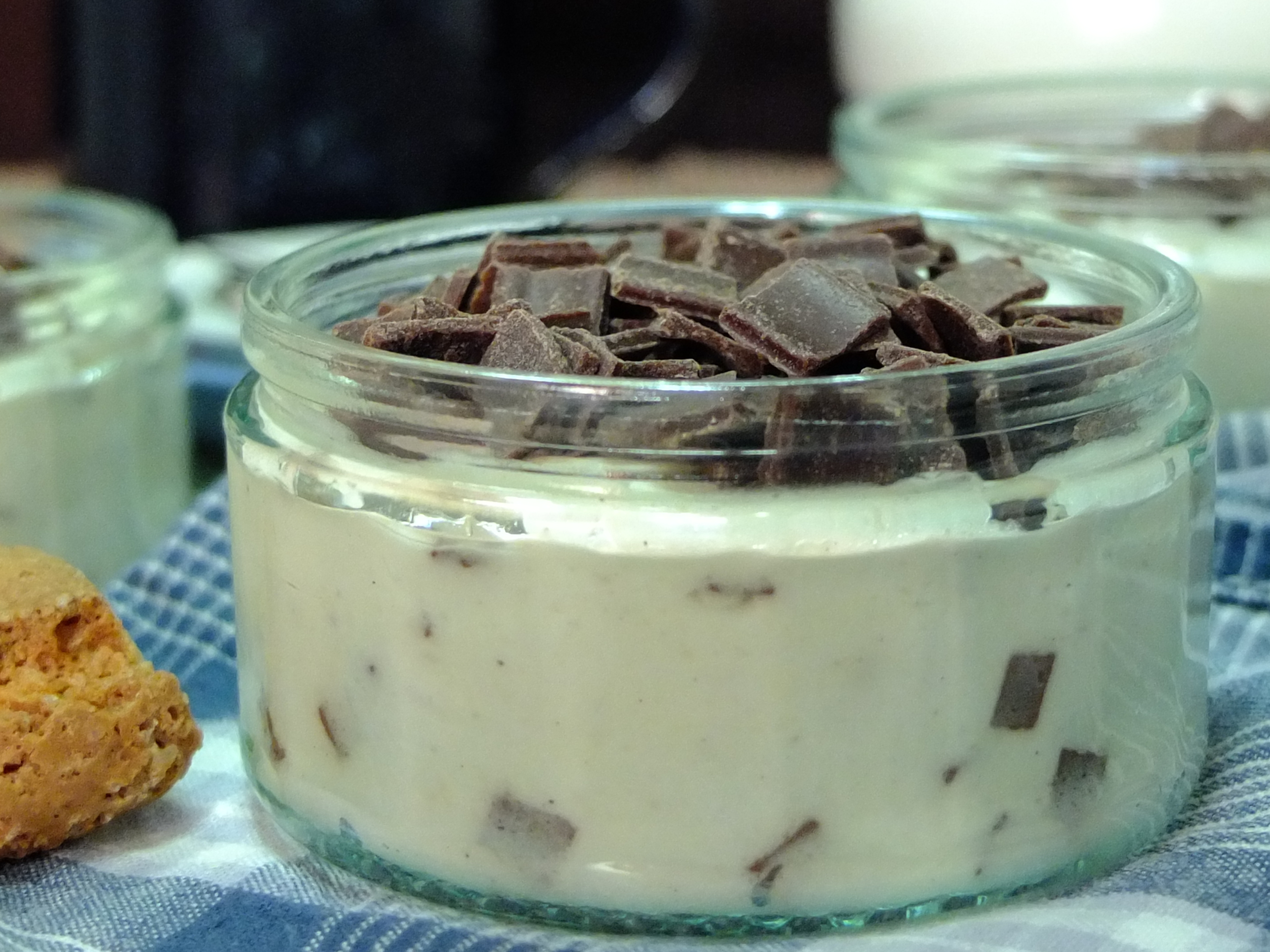 Vier Schichten Mousse Vanille Schokolade Stracciatella Karamell ...